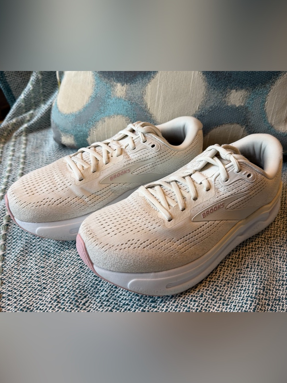 Brooks Ghost Max 2 Women 9.5 2E Extra Wide Running Shoes Coconut Milk